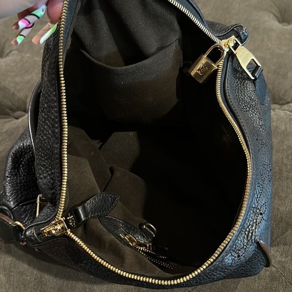 Louis Vuitton Selene Handbag Mahina leather mm - Picture 11 of 16